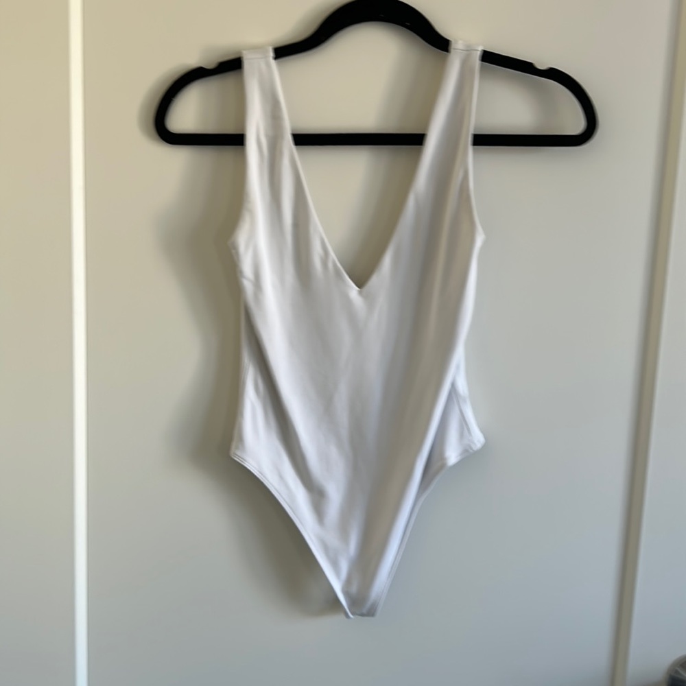 Babaton Contour V Neck Bodysuit